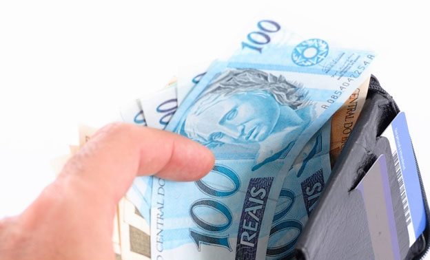  Salário mínimo pode chegar a R$ 1.717 em 2027, segundo projeção do governo federal