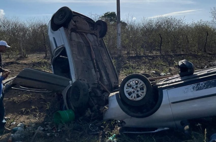  Carros batem de frente e seis pessoas ficam feridas na RN-120