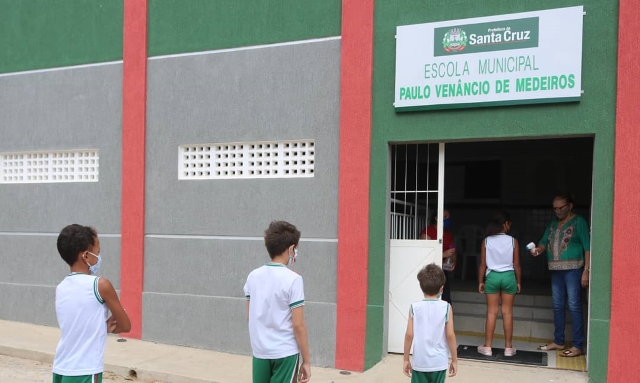  Escolas municipais voltam quinta (15) com aulas em formato híbrido em Santa Cruz; matriculas para novatos ainda estão abertas