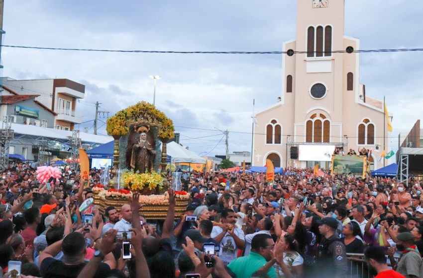  Encerramento da festa de Santa Rita de Cássia 2022 registra milhares de pessoas em procissão pelas ruas de Santa Cruz