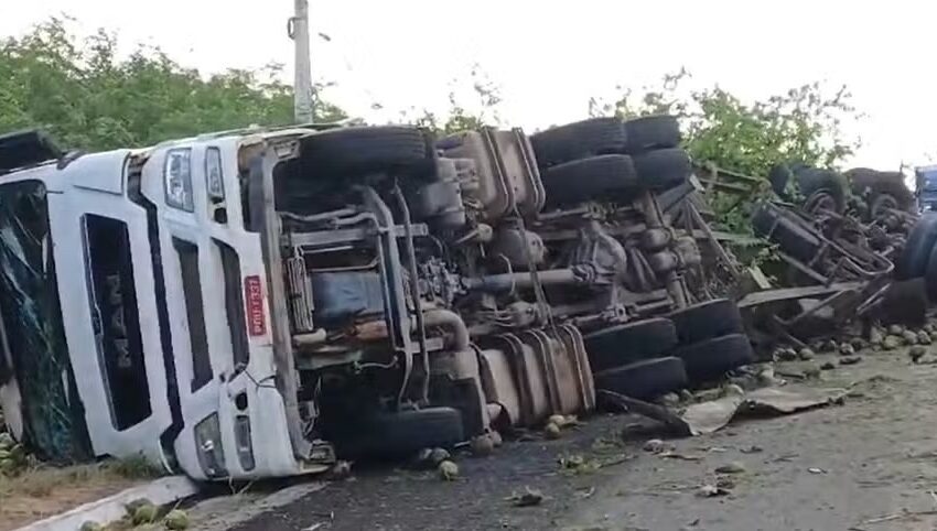  Homem morre em acidente envolvendo três caminhões e um carro na BR-304