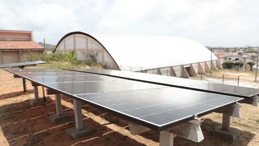  Fátima Bezerra quer levar energia fotovoltaica a todas as escolas do RN