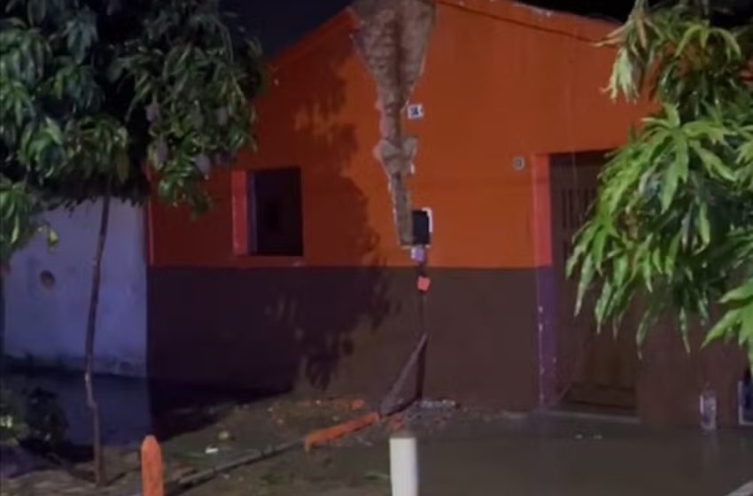  Raio atinge casa durante chuva no interior do RN