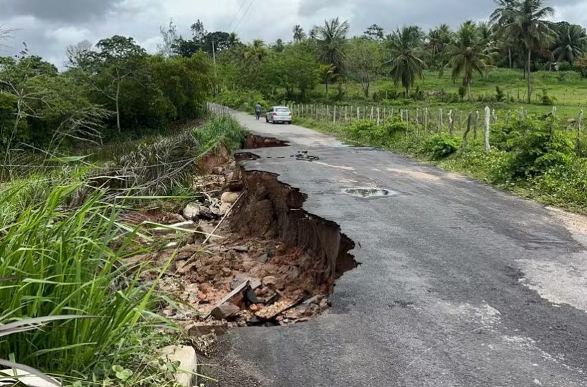  Chuva ultrapassa 240 mm e derruba parte de estrada em cidade do RN