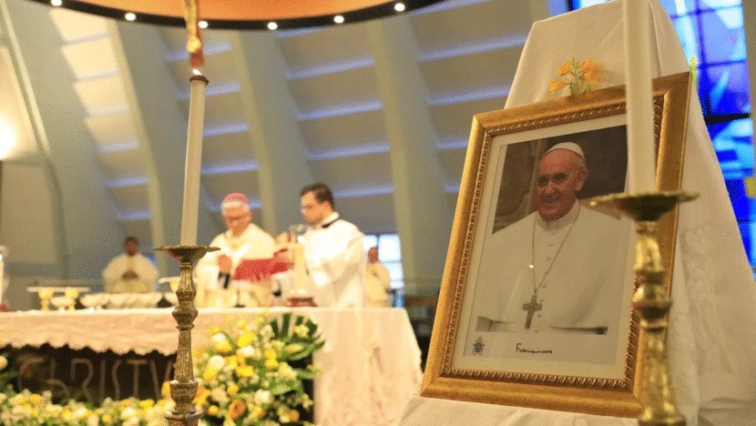 Governadora decreta luto oficial de sete dias durante missa em homenagem a Papa Francisco