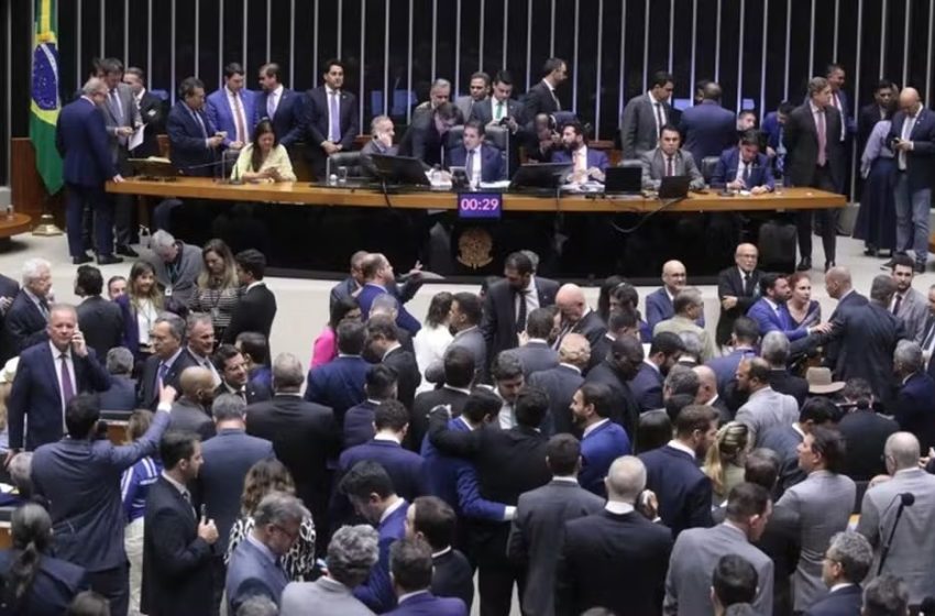 Projeto aprovado na Câmara Federal: RN passa a ter 10 deputados federais e 30 estaduais em 2027