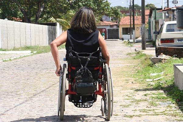 Censo do IBGE aponta mais de 285 mil pessoas com deficiência no RN; Natal lidera ranking de municípios