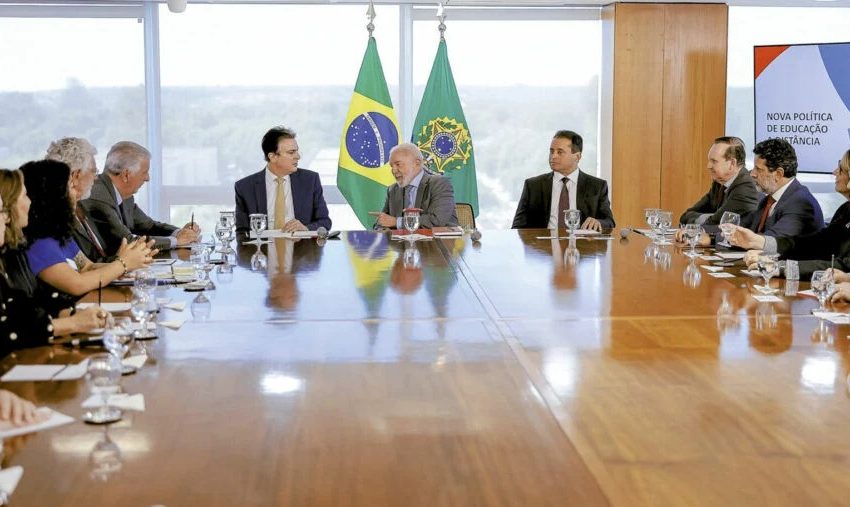 Governo Federal proíbe educação à distância em cinco cursos no país