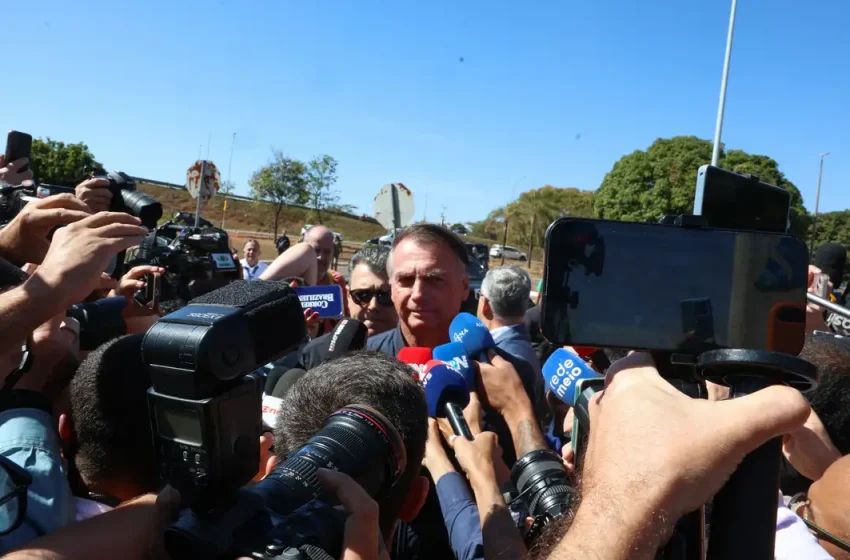 Defesa de Bolsonaro tem até as 21h13 para enviar explicações a Moraes