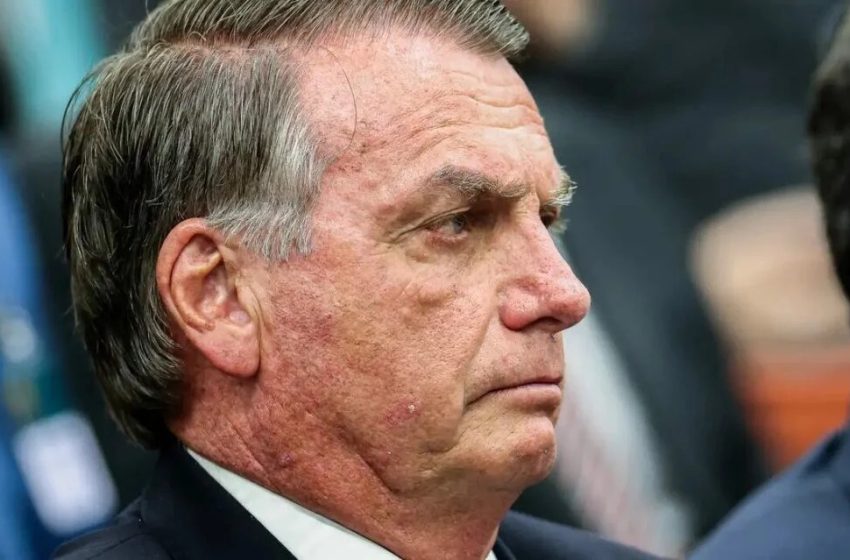Moraes decreta prisão domiciliar de Jair Bolsonaro