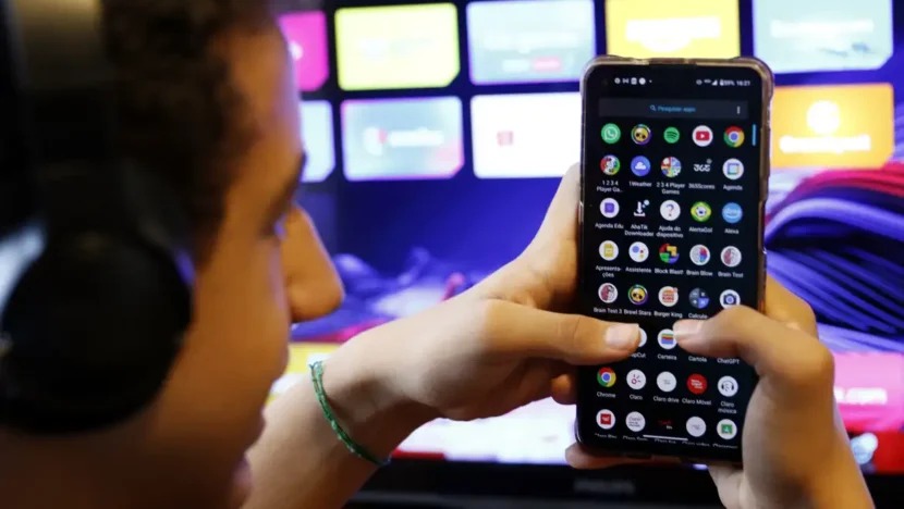 Câmara aprova projeto contra adultização de crianças nas redes sociais