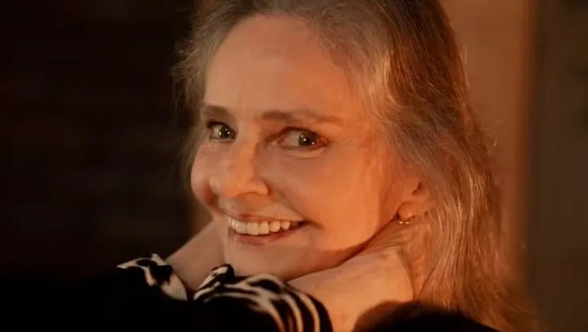 Cantora Angela Ro Ro morre aos 75 anos após parada cardíaca