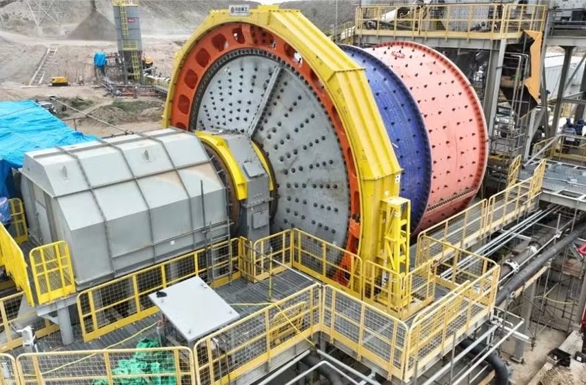  Mineradora começa extração comercial de ouro no RN e negocia exploração de metal encontrado embaixo da BR-226