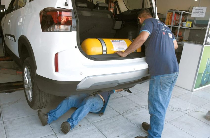 Motoristas vão receber R$ 4 mil para converter veículos