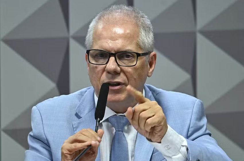  Ex-presidente do INSS Alessandro Stefanutto é preso pela PF em operação contra descontos ilegais em aposentadorias