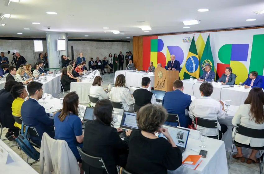  Lula afirma que vai vetar PL da Dosimetria