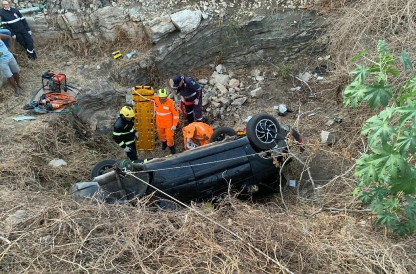  Bombeiros resgatam vítima presa nas ferragens em acidente no interior do RN