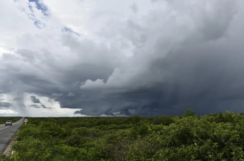  Inmet publica novos alertas de chuva no RN com até 100 mm por dia