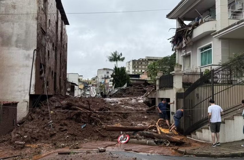  Chuva deixa 23 mortos e centenas de desabrigados em Juiz de Fora e Ubá; 47 estão desaparecidos