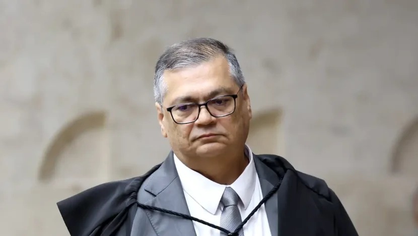  Dino determina que Três Poderes suspendam ‘penduricalhos’ ilegais