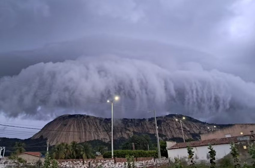  Nuvem em formato de ‘rolo’ chama atenção no interior do RN; entenda fenômeno