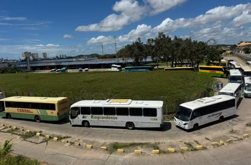  Motoristas de ônibus intermunicipais e metropolitanos paralisam viagens no RN
