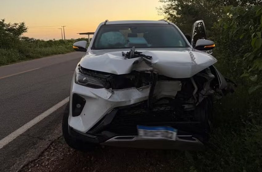  Deputado estadual se envolve em acidente após carro atingir jumento na BR-405 no RN