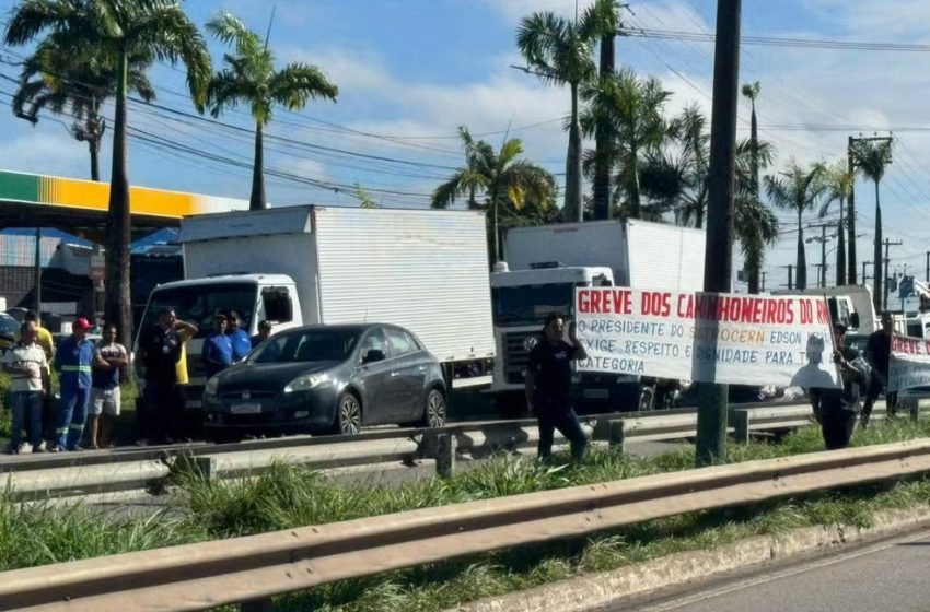  Paralisação de caminhoneiros interdita BR-101 na Grande Natal