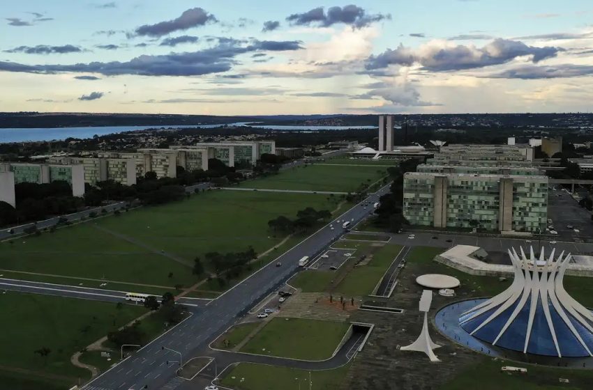  Governo define horário de expediente em jogos do Brasil na Copa