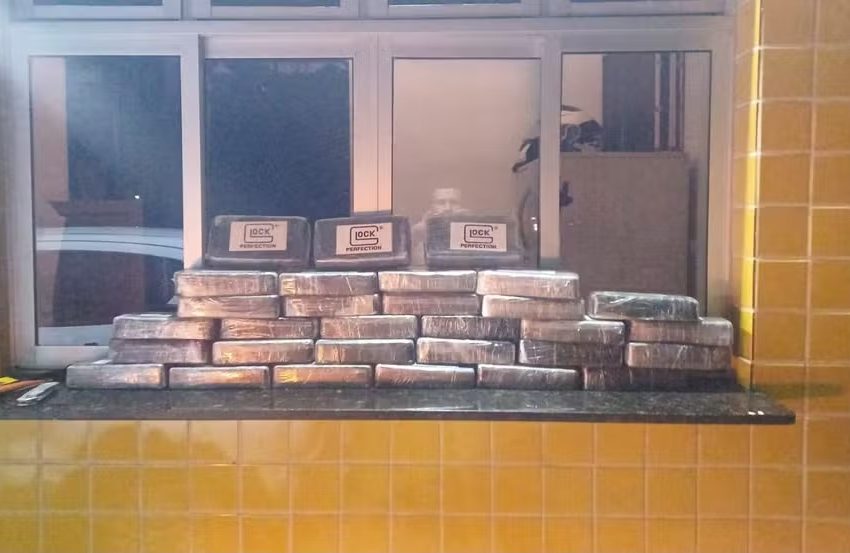  PRF apreende mais de R$ 1,5 milhão em drogas e prende três homens por tráfico no RN