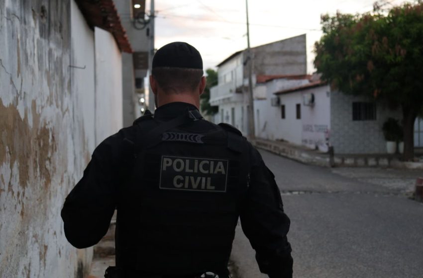  Mulher é presa horas após esfaquear companheiro no pescoço em Santa Cruz
