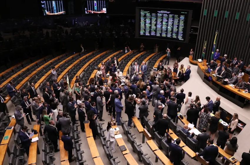  Fim da 6×1: relator entrega relatório a favor da proposta na CCJ do Senado
