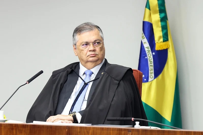  Flávio Dino determina reintegração imediata de diretor-geral da PF