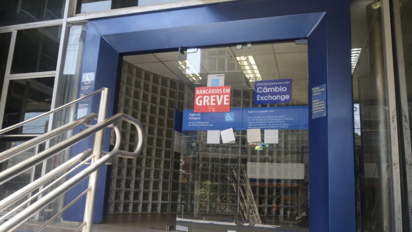 Funcionários da Caixa recusam proposta e decidem manter greve