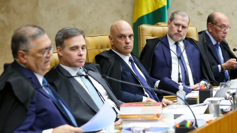  Dino pede vista e suspende julgamento sobre mensagens de Vorcaro a Moraes após bate-boca no STF
