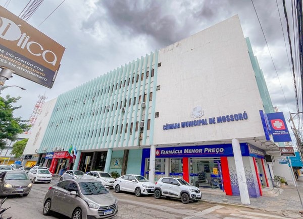  Câmara de Mossoró anuncia cronograma de concurso com 24 vagas imediatas e salários de até R$ 8,8 mil