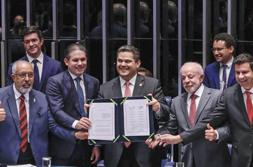  Congresso promulga emenda do fim da 6×1; escala 5×2 começa em 60 dias