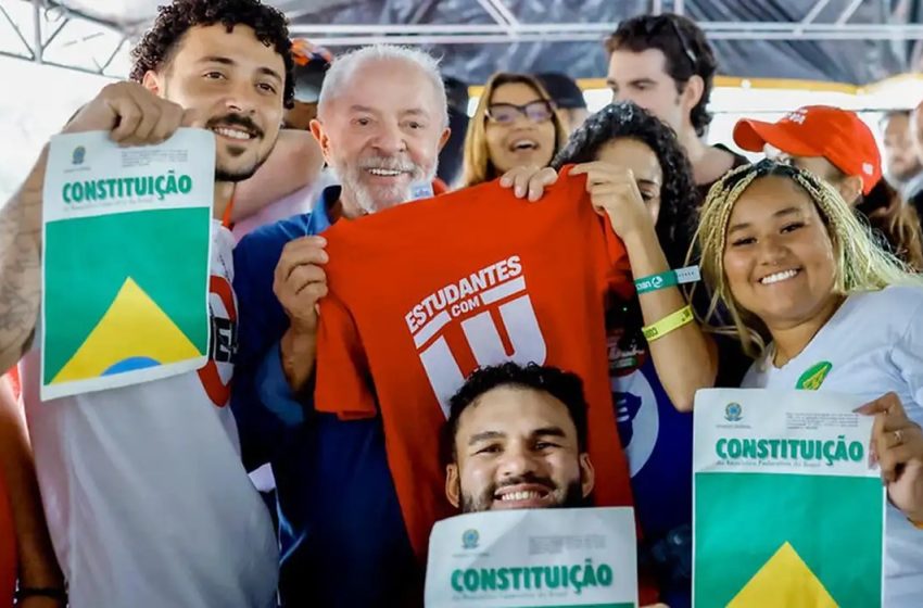  Lula garante versão universitária do “Pé de Meia” caso seja reeleito